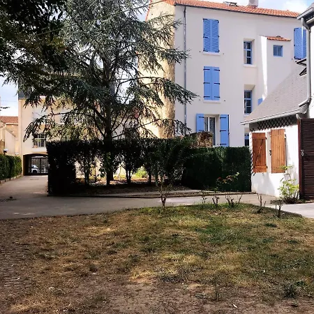 Maison De Longde-appartement Avec 2 *